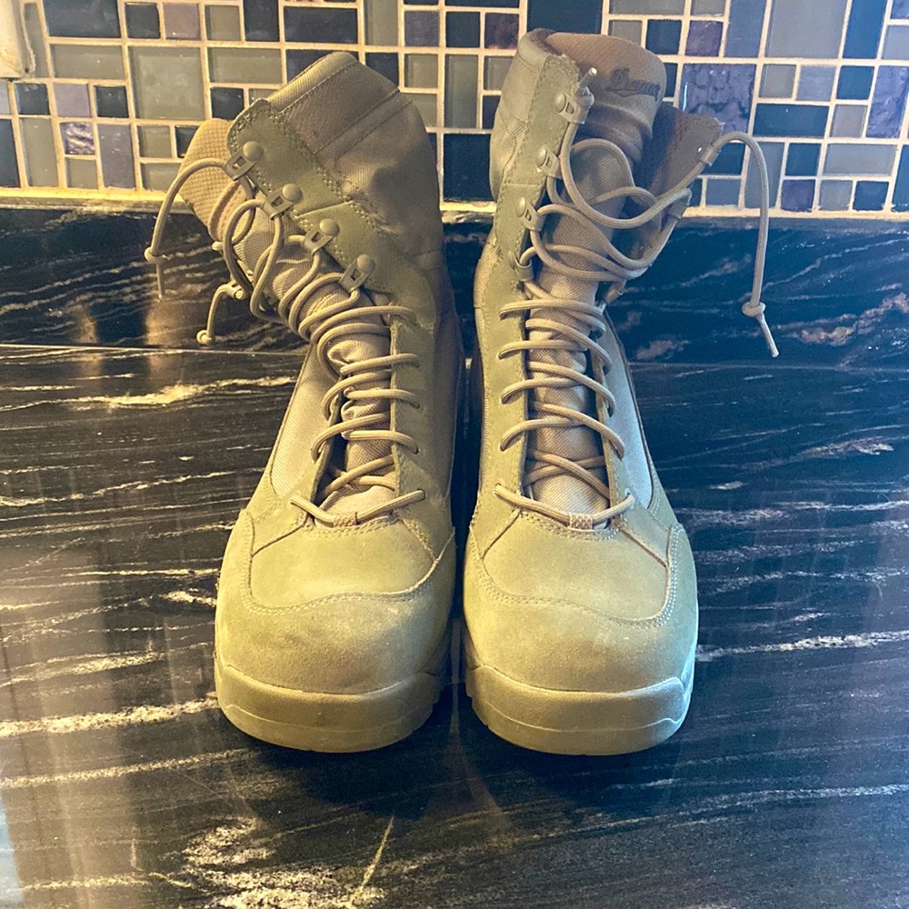 Danner Tanicus 8” Sage Green Hot Boot. Model Number:55314, Size 12, Width D.